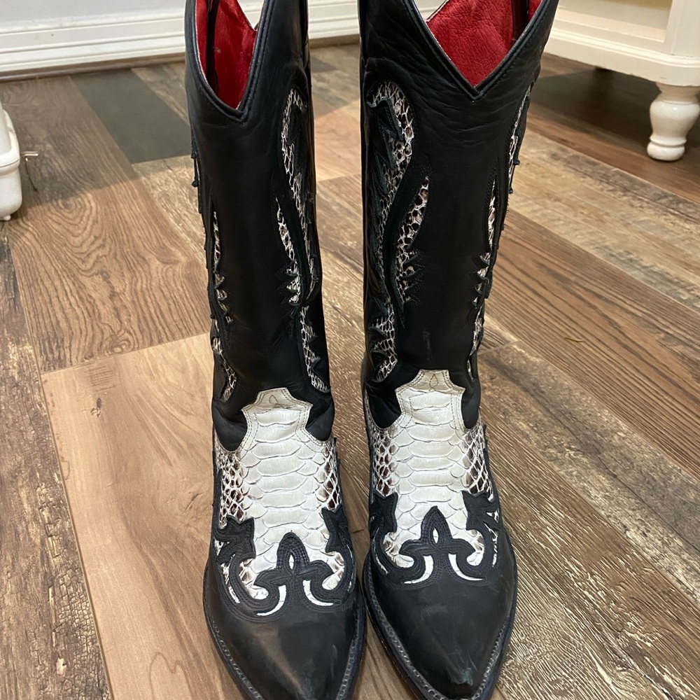 WOMENS COWGIRL BOOTS